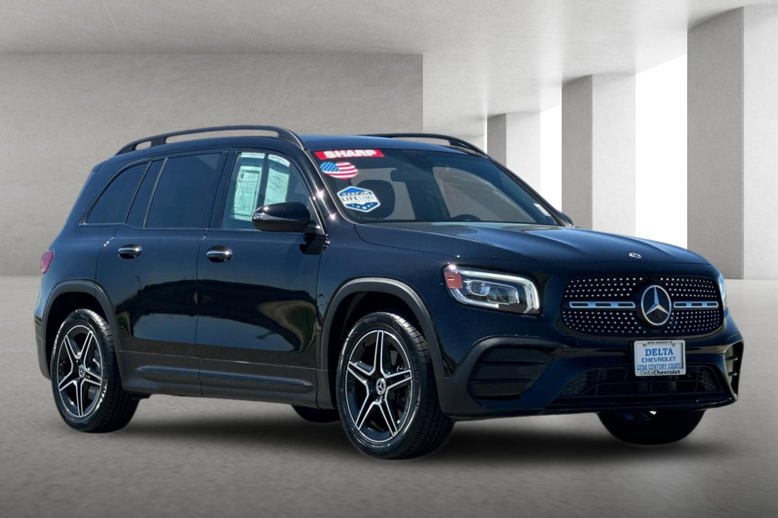 2022 Mercedes-Benz GLB GLB 250 in Black — front three-quarter view